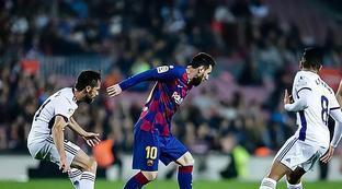 足坛引起了 足坛引起了